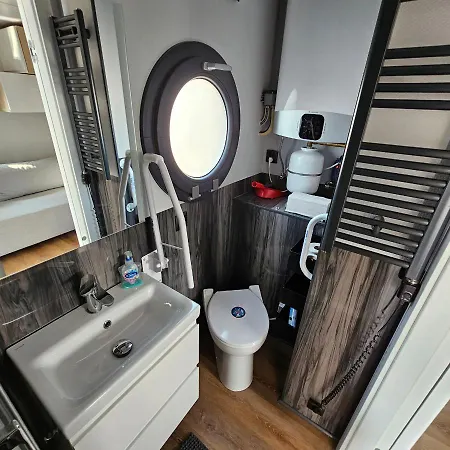Apartment Ms Terra, Dom Na Wodzie Houseboat Na Odrze