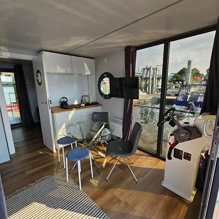 Ms Terra, Dom Na Wodzie Houseboat Na Odrze Wroclaw